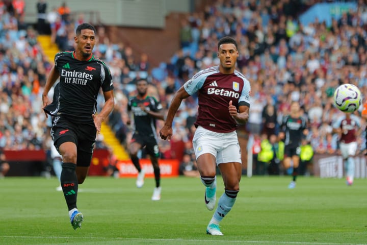 William Saliba và Ollie Watkins