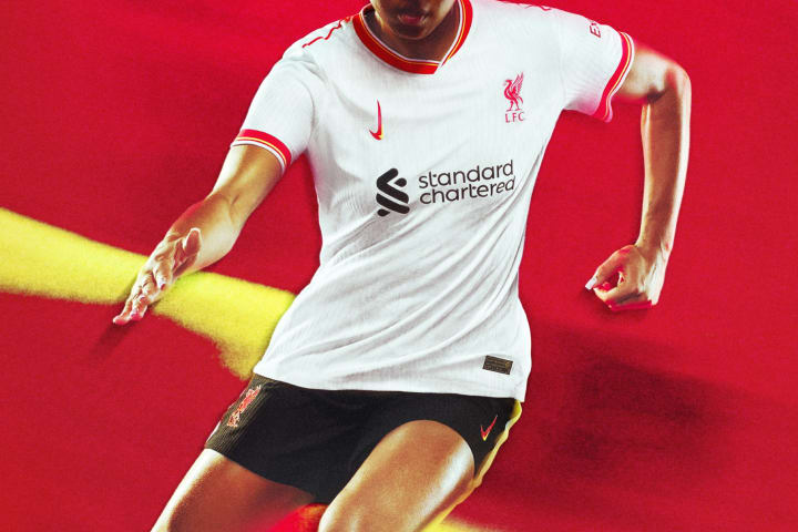 Áo đấu thứ ba của Liverpool 2024/25