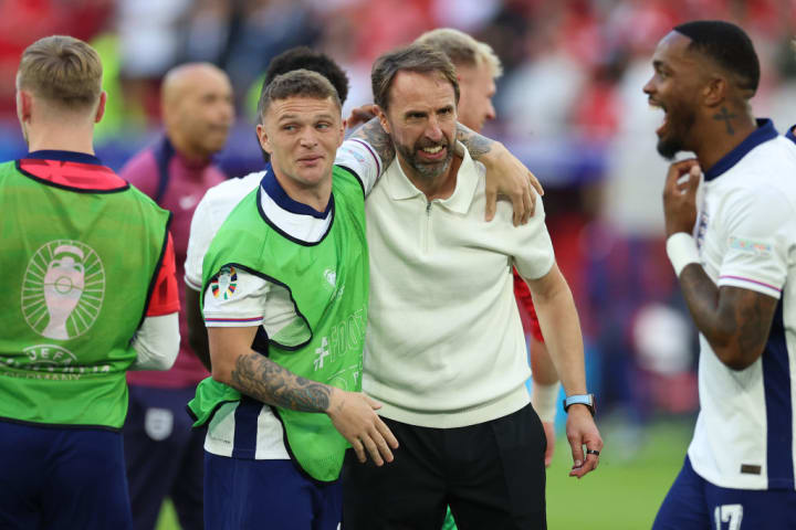 Gareth Southgate và Kieran Trippier