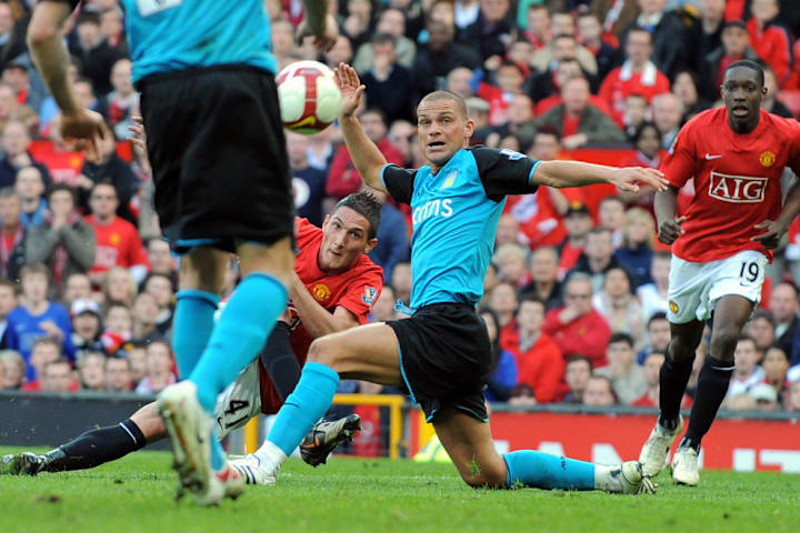 Federico Macheda của Manchester United (C)