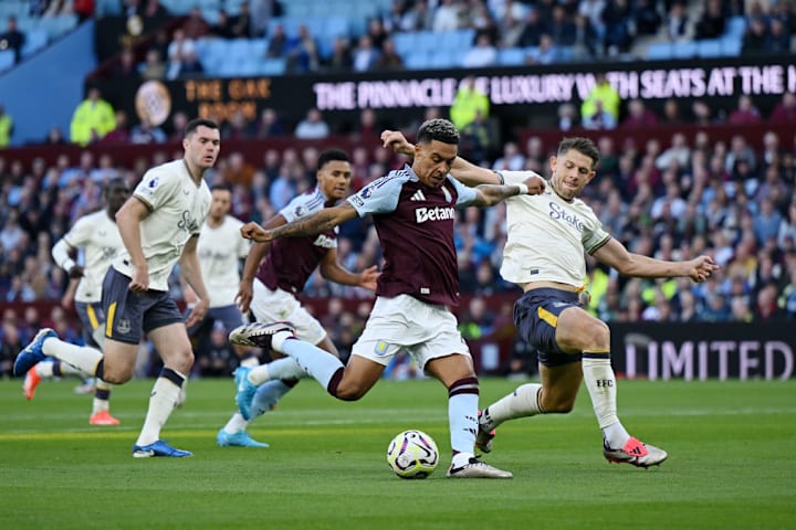 Morgan Rogers và James Tarkowski