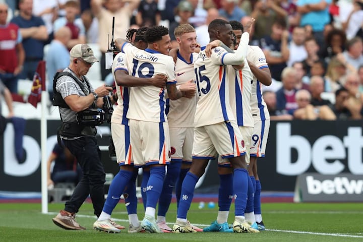 Các cầu thủ Chelsea ăn mừng bàn thắng vào lưới West Ha