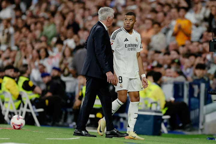 Carlo Ancelotti và Kylian Mbappe