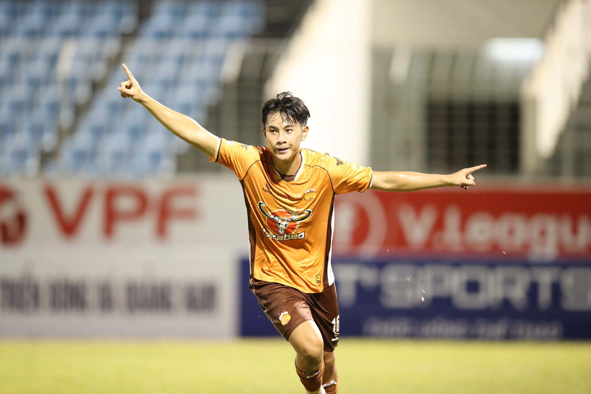 HAGL thắng tưng bừng ngày khai màn V.League.