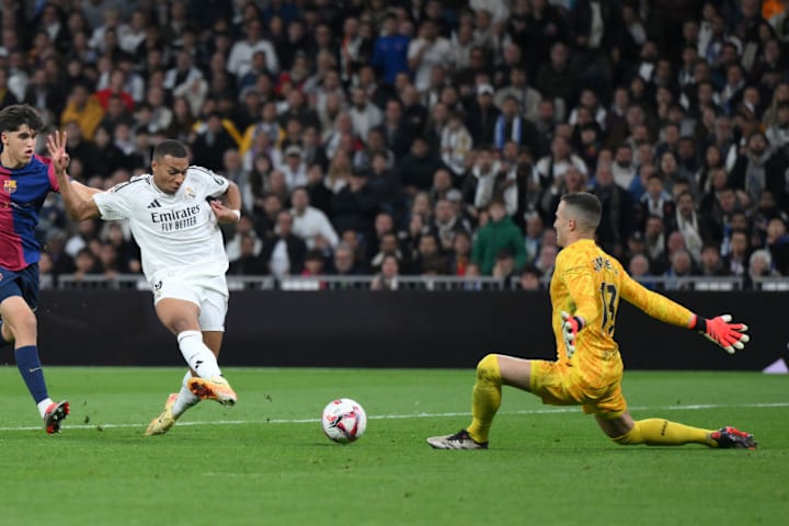 Kylian Mbappé, Inaki Pena