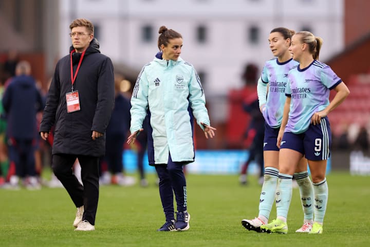 Diễn viên Renee SlegersSteph CatleyBeth Mead