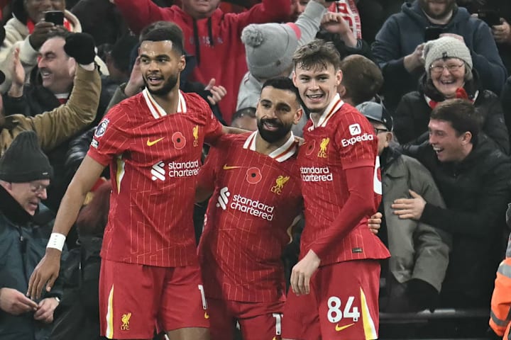Liverpool ăn mừng bàn thắng vào lưới Aston Villa 