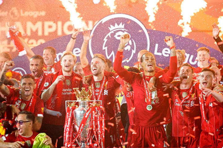 Liverpool ăn mừng chiến thắng 2019/20 Premier League Titl