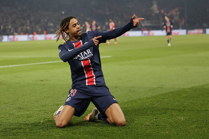 Topshot-FBL-EUR-C1-PSG-BREST