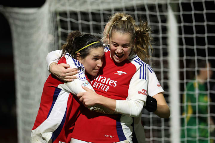 Mariona Caldentey, Alessia Russo