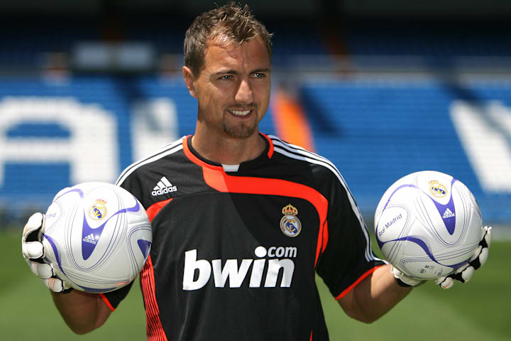 Thủ môn mới của Câu lạc bộ bóng đá Real Madrid ...