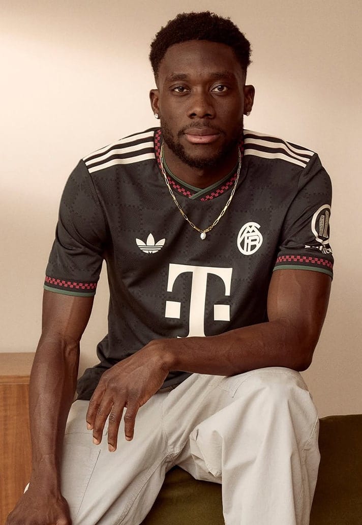 Bộ dụng cụ thứ ba mới của Alphonso Davies.